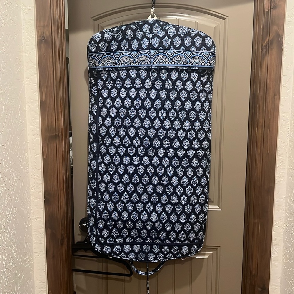 Vera Bradley garment bag. Excellent condition. Like new.
